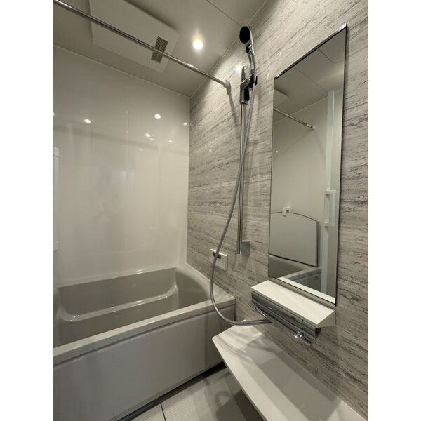 池島町戸建の浴室