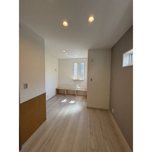 池島町戸建の洋室