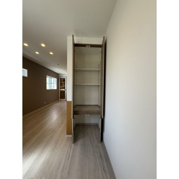 池島町戸建の居間・リビング