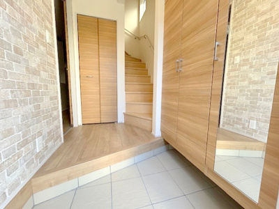 【玄関】 | 枚方市渚東町3期2棟　2号棟