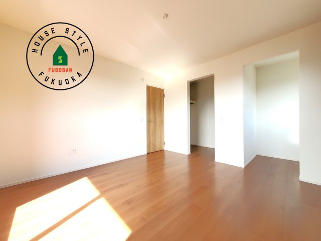 福津市福間南5丁目第5-3棟（2号棟）の内観：施工例|主寝室には収納力に優れたクローゼットがありますので、お部屋もすっきり片付きます。