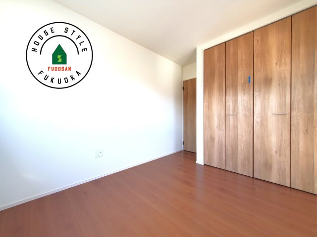 福津市福間南5丁目第5-3棟（2号棟）の内観：施工例|落ち着いた色調の洋室です。