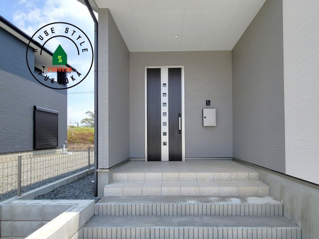 福津市福間南5丁目第5-3棟（2号棟）の外観：施工例|おでかけの時も帰った時も、「我が家」を最初に感じでもらえる素敵な空間に。