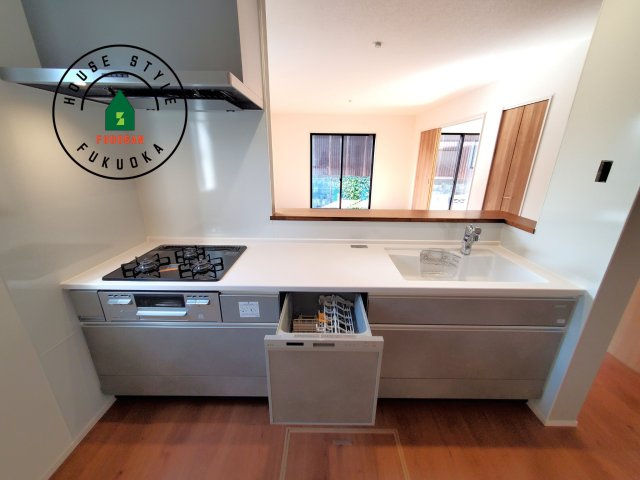 福津市福間南5丁目第5-3棟（2号棟）の内観：施工例|キッチン。グリル・食器洗い乾燥機・浄水器も完備。