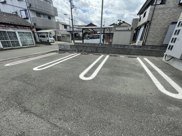 カーサドマーニの駐車場