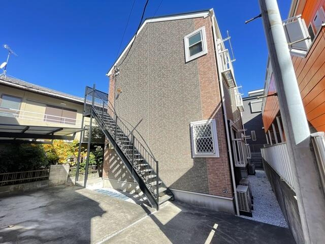 横浜市金沢区六浦東1丁目のアパートの画像