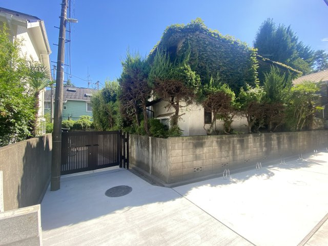 杉並区成田西２丁目のアパートのエントランス