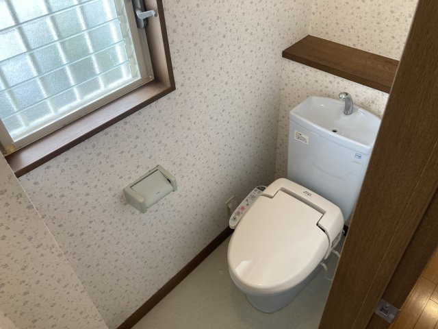 神戸市北区鈴蘭台北町５丁目の一戸建てのトイレ|トイレ、上と下で２か所有り便利