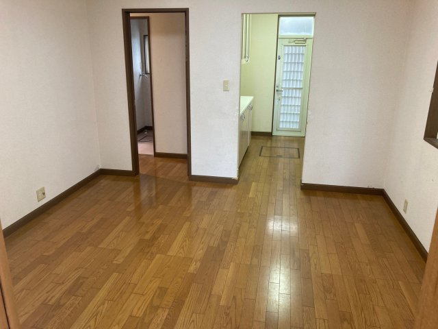 神戸市北区鈴蘭台北町５丁目の一戸建ての居間・リビング|キッチンと独立したリビングスペース、使い勝手良いです