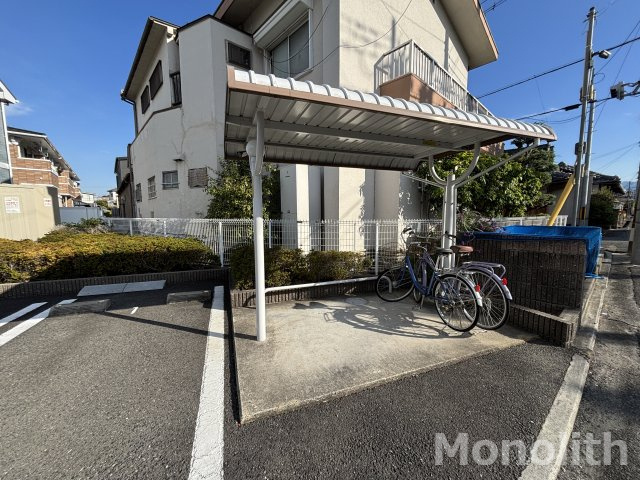 ウエストスクエアBの駐車場