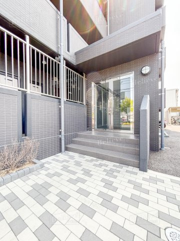 ラルヴェールⅢのエントランス|オートロック付きのエントランス☆