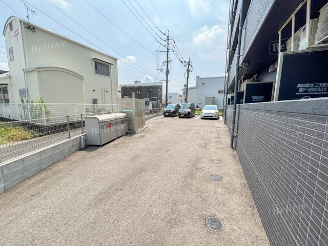 ラルヴェールⅢの駐車場|駐車スペースもあります♪