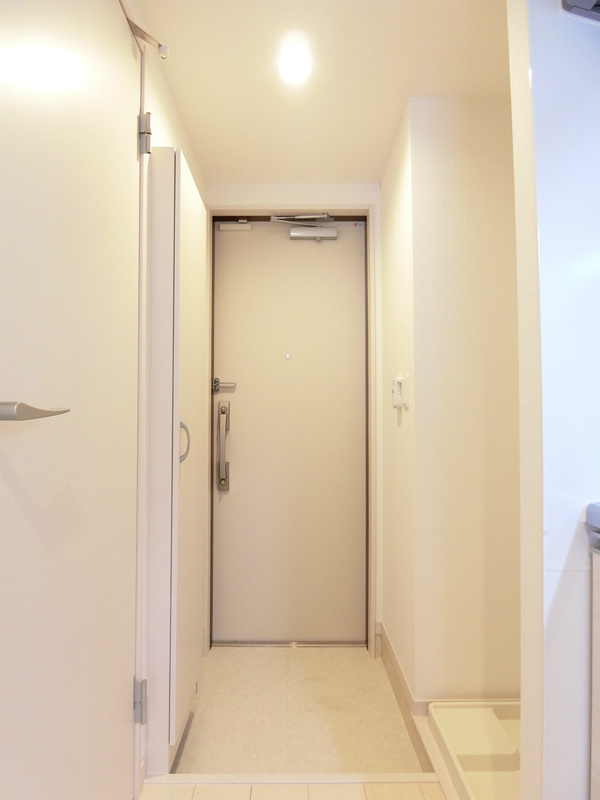 リブリ・スカイブルー ムーンの玄関