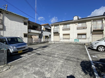 【駐車場】 | ジョイ綾園 | 車をお持ちの方に嬉しい駐車場付きの物件です