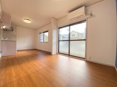 【居間・リビング】 | ジョイ綾園 | ゆったり過ごせる居間です