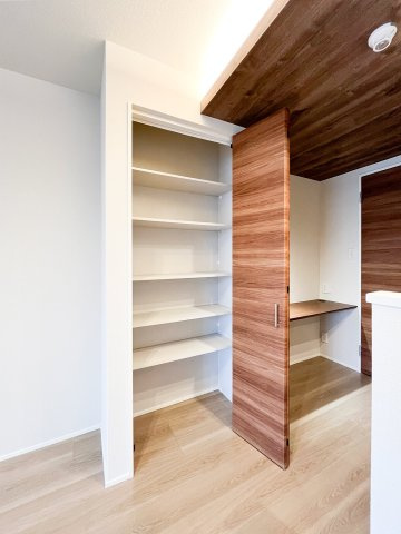 アルビオン　コートの収納|奥行きのあるクローゼット