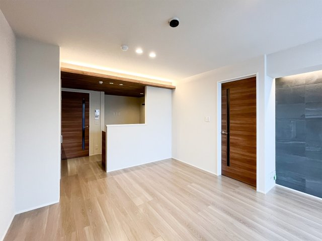 アルビオン　コートの居間・リビング|ＩＯＴ対応で外出先から家電製品を操作可能♪