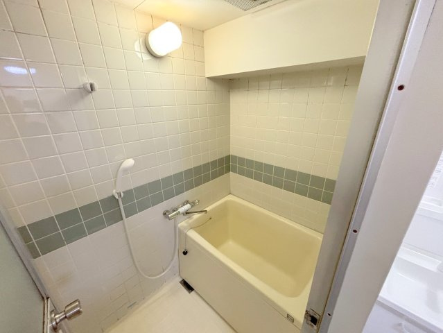 ベルフラワー山下の浴室