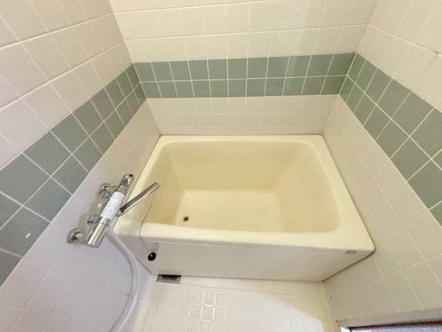 ベルフラワー山下の浴室