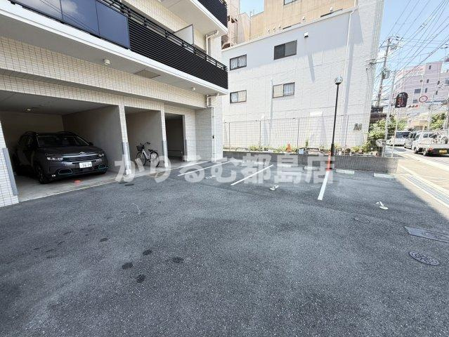 レオンコンフォート都島の駐車場