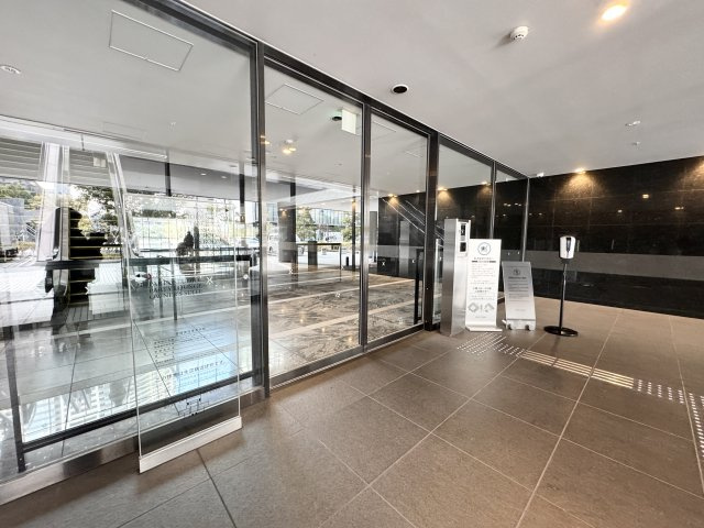 ドゥトゥールWESTのエントランス