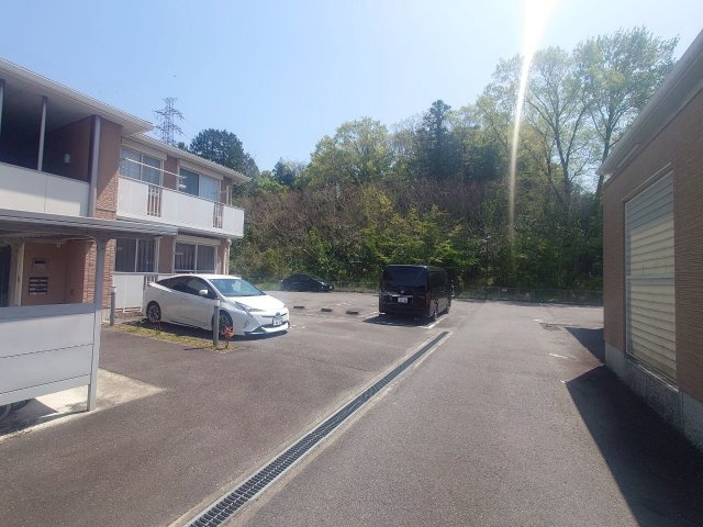ラウレアBの駐車場