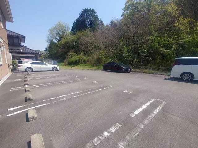 ラウレアBの駐車場