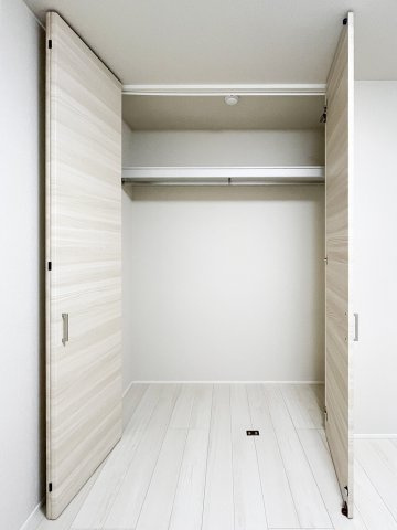 アルビオン　コートの収納|奥行きのあるクローゼット