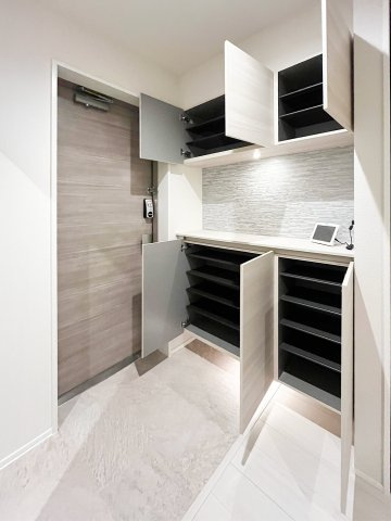 アルビオン　コートの玄関|全身ミラー♪大容量のシューズBOX