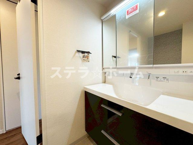 メゾン千里丘新芦屋2番館の独立洗面台|独立洗面化粧台が付いています