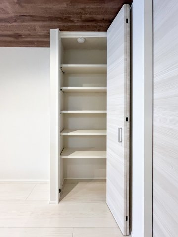 アルビオン　コートの収納|キッチン裏にパントリー有り