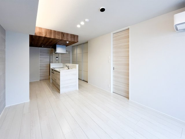 アルビオン　コートの居間・リビング|ＩＯＴ対応で外出先から家電製品を操作可能♪