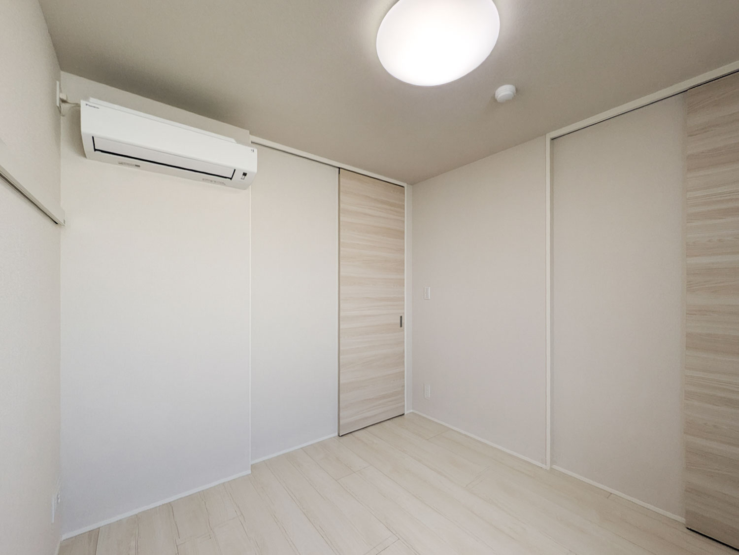 アルビオン　コートの洋室|エアコン・照明は全室完備♪