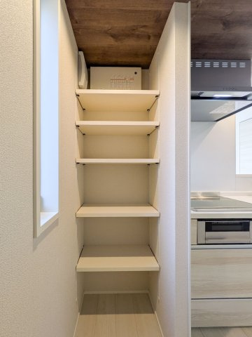 アルビオン　コートの内装|キッチン横にパントリー有り