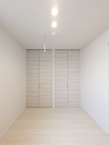 アルビオン　コートの洋室|ピクチャーレール♪室内物干し竿掛け有り