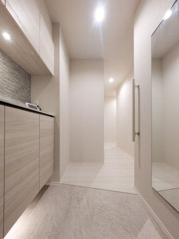 アルビオン　コートの玄関|全身ミラー♪大容量のシューズBOX