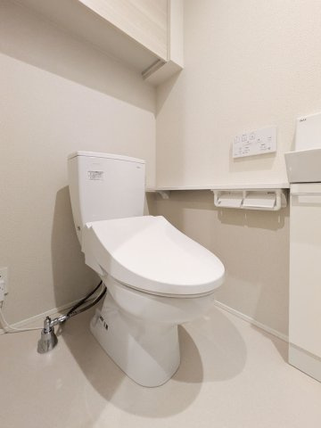 アルビオン　コートのトイレ|温水洗浄便座♪上部に収納棚有り