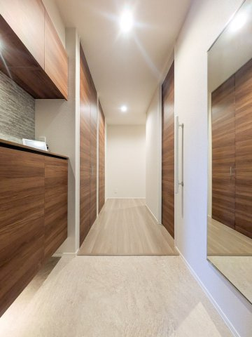 アルビオン　コートの玄関|全身ミラー♪大容量のシューズBOX