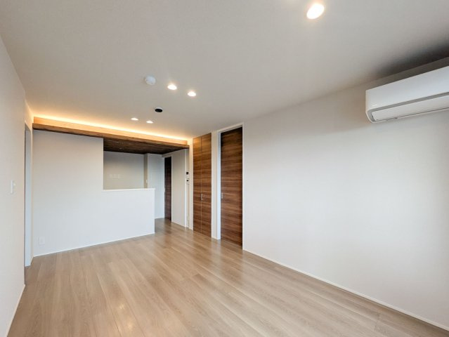 アルビオン　コートの居間・リビング|ＩＯＴ対応で外出先から家電製品を操作可能♪