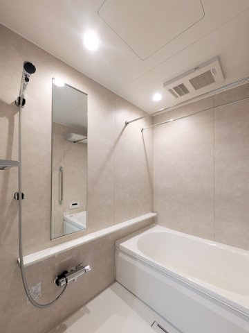 アルビオン　コートの浴室|一日の疲れを癒すオートバスは追い焚き機能♪浴室乾燥機付き