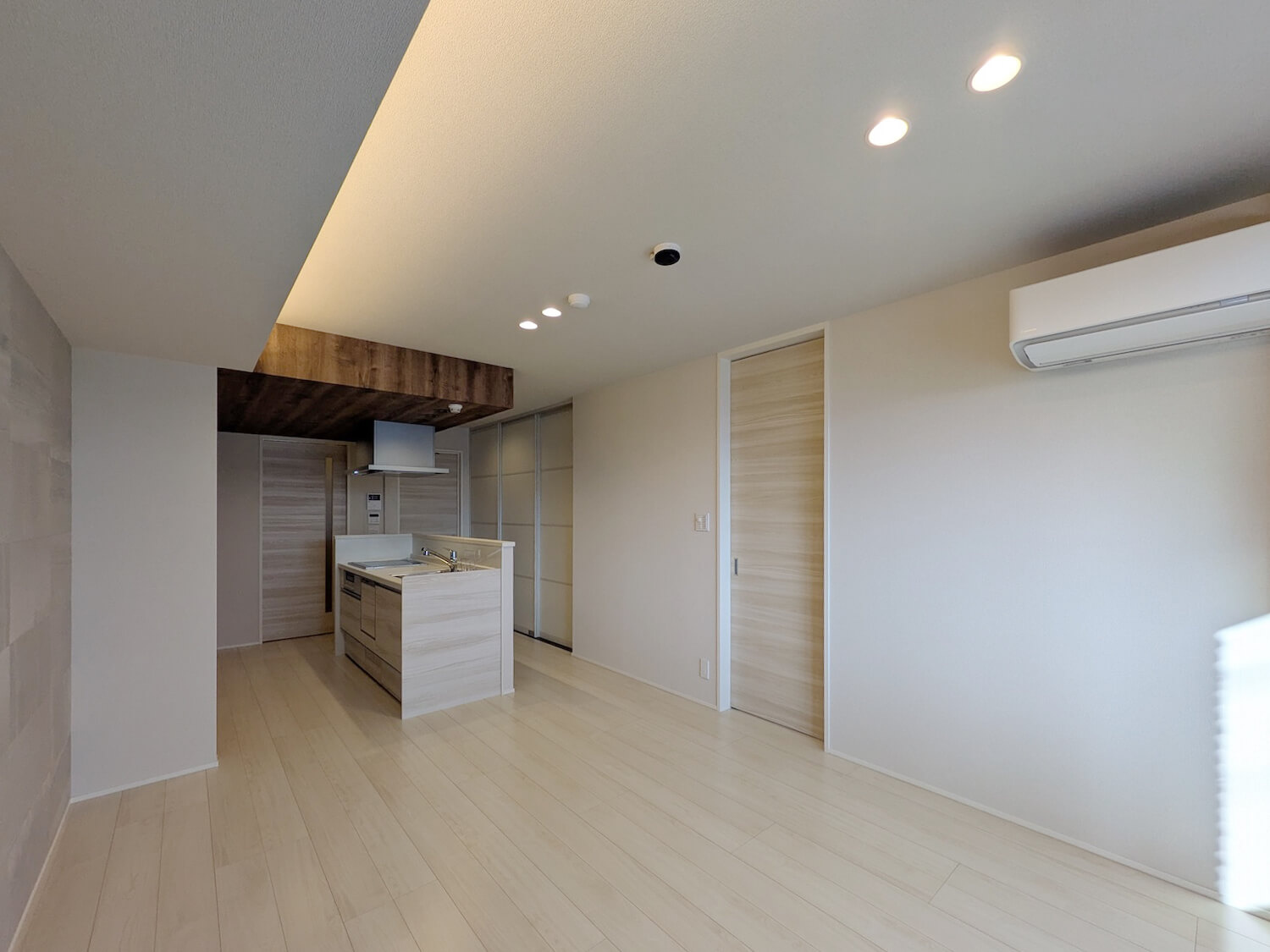 アルビオン　コートの居間・リビング|ＩＯＴ対応で外出先から家電製品を操作可能♪