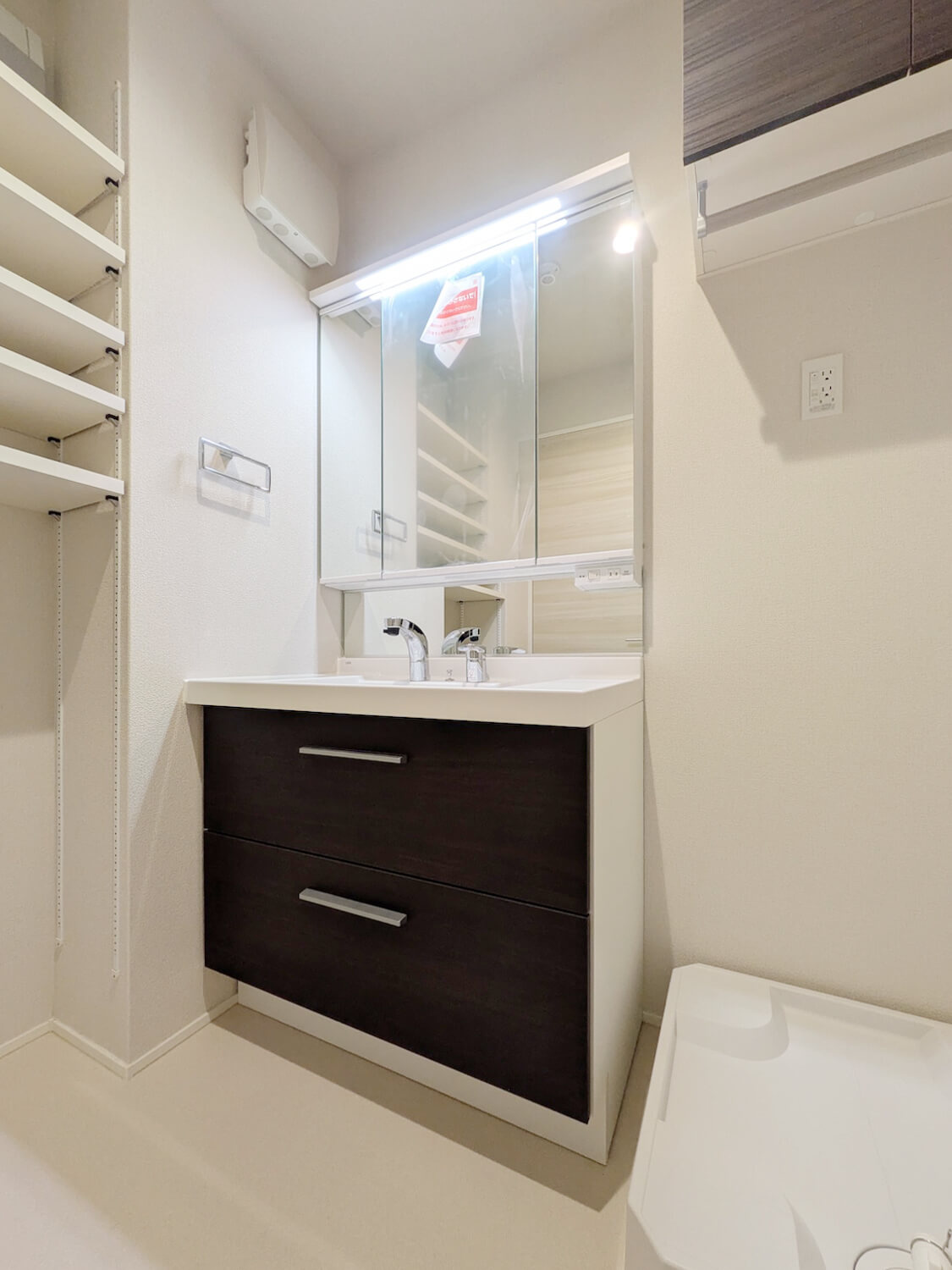 アルビオン　コートの独立洗面台|3面鏡のシャンプードレッサー♪パントリー有り