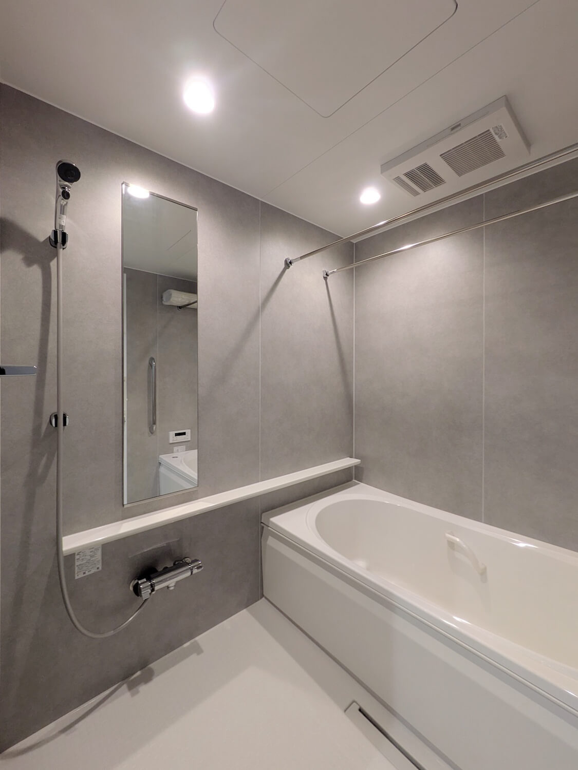 アルビオン　コートの浴室|一日の疲れを癒すオートバスは追い焚き機能♪浴室乾燥機付き