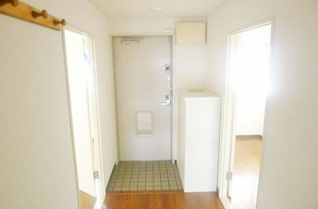 メゾンドグリュー桜の玄関