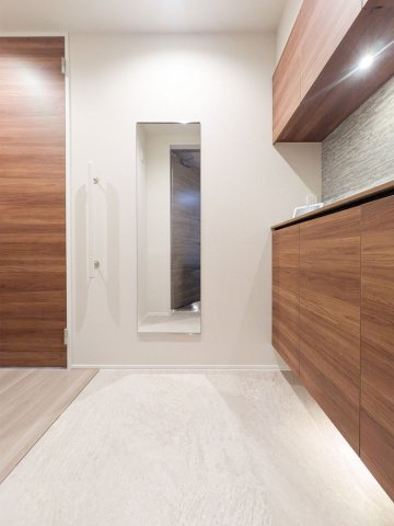 アルビオン　コートの玄関|全身ミラー♪大容量のシューズBOX