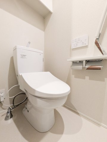 アルビオン　コートのトイレ|温水洗浄便座♪上部に収納棚有り