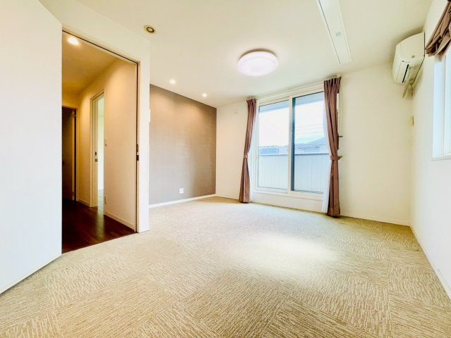 長久手市岩作三ケ峯戸建の洋室|洋室約8.7帖②