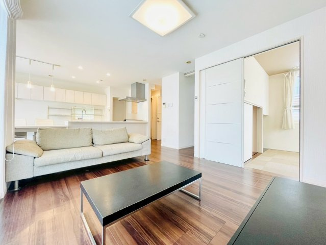 長久手市岩作三ケ峯戸建の居間・リビング|LDK①