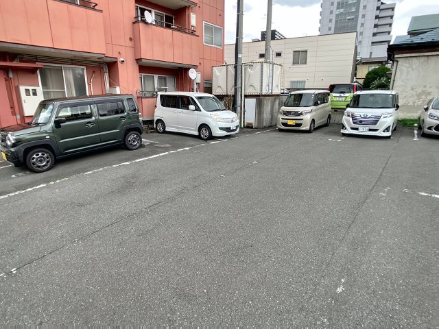 シャトレ―木の実町の駐車場