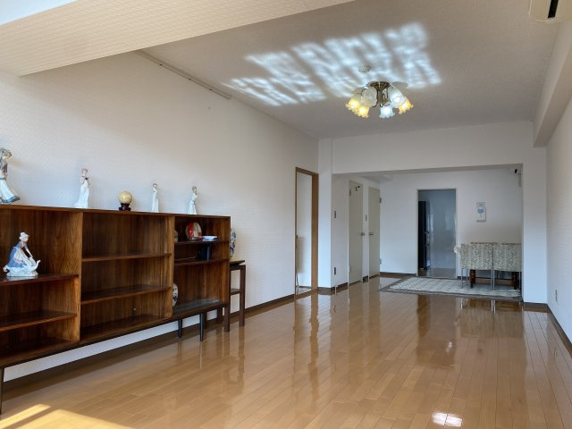 熱海プラザの居間・リビング